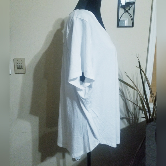 Ava & Viv White Scoop Neck Short Sleeve Tee - Picture 4 of 6